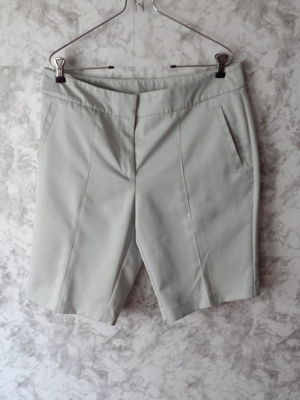 Izod Women's Golf Shorts Gray Size 12